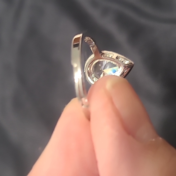 Water Drop Pear Cut Engagement Ring - Picture 4 of 4